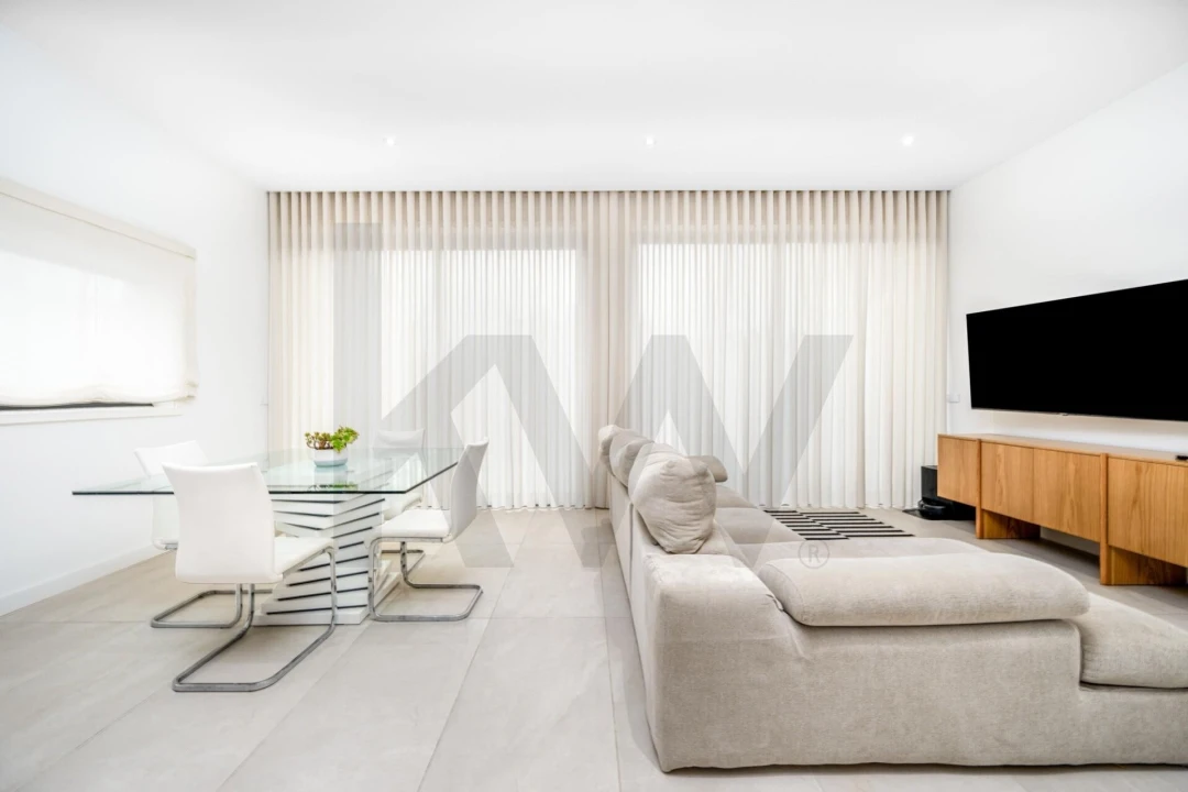 Moradia T4 para Venda em Canelas Foto 2