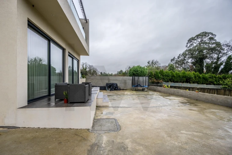 Moradia T4 para Venda em Canelas Foto 26