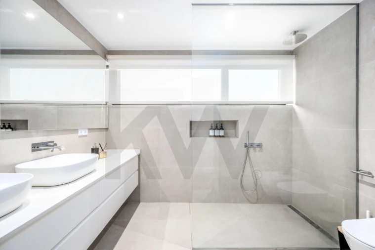 Moradia T4 para Venda em Canelas Foto 11