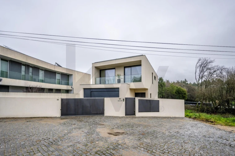 Moradia T4 para Venda em Canelas Foto 23