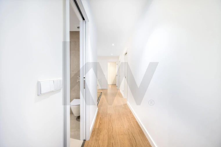 Moradia T4 para Venda em Canelas Foto 12