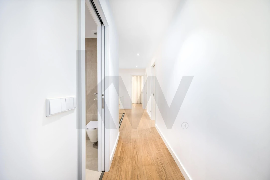 Moradia T4 para Venda em Canelas Foto 12