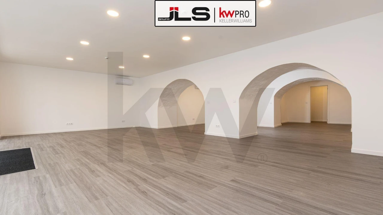 Loja para Arrendamento em Ponta Delgada (São Sebastião) Foto 1