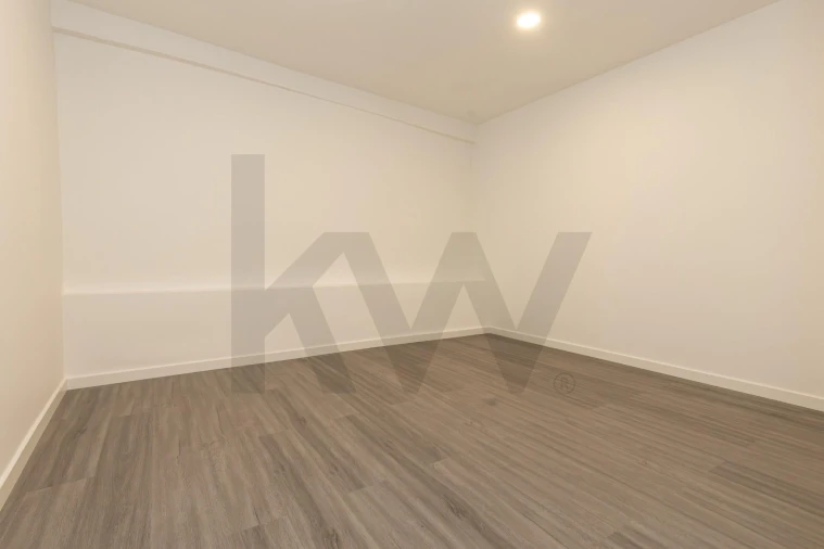 Loja para Arrendamento em Ponta Delgada (São Sebastião) Foto 6