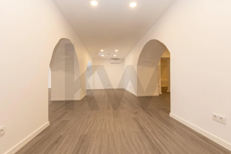 Loja para Arrendamento em Ponta Delgada (São Sebastião) Foto 12