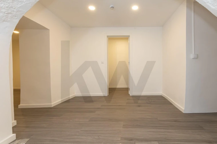 Loja para Arrendamento em Ponta Delgada (São Sebastião) Foto 7