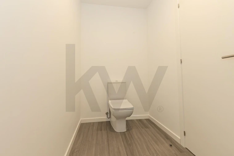 Loja para Arrendamento em Ponta Delgada (São Sebastião) Foto 9