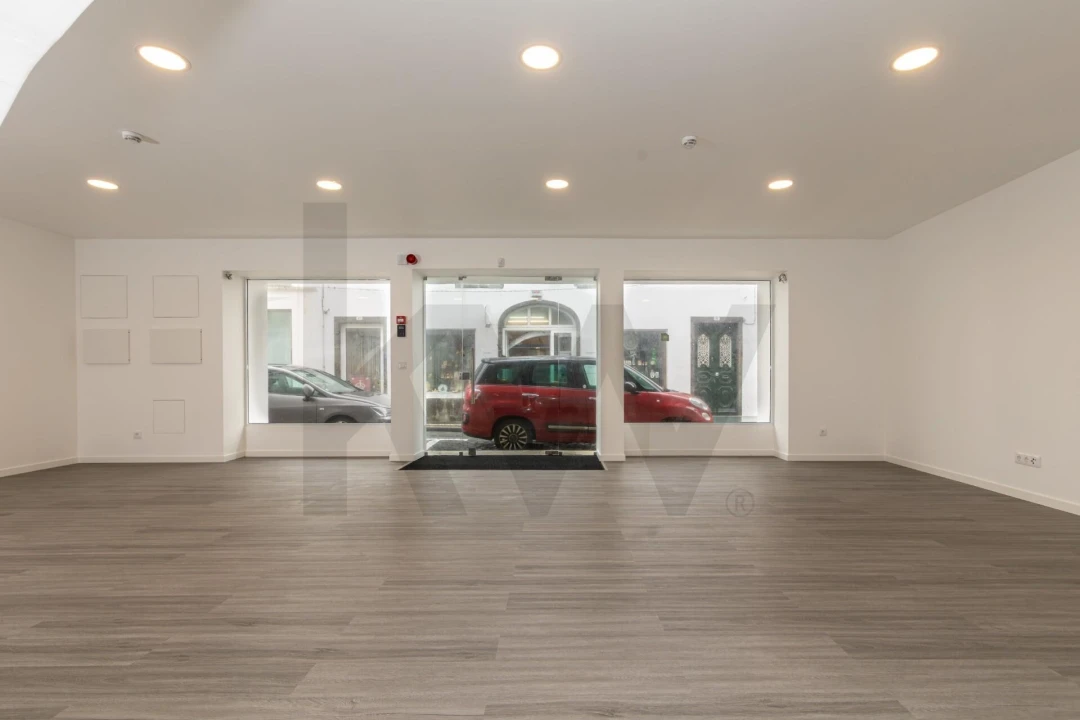 Loja para Arrendamento em Ponta Delgada (São Sebastião) Foto 5