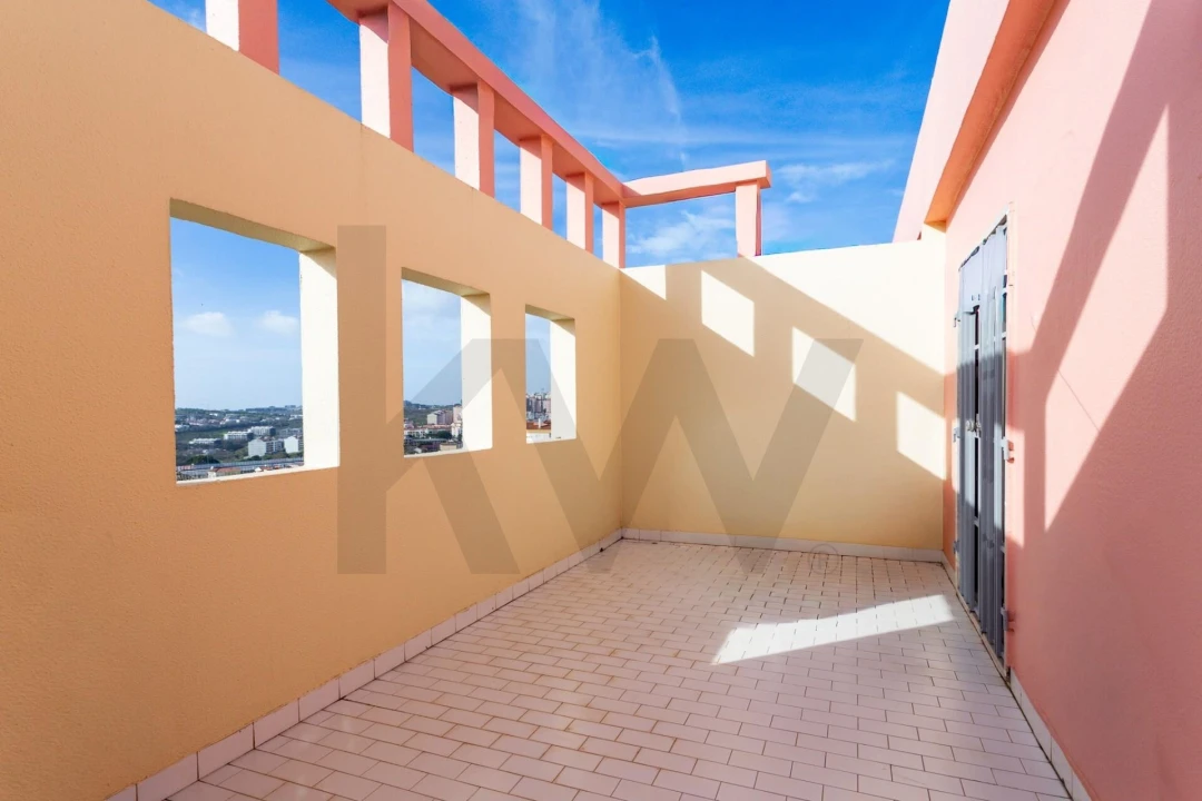 Apartamento T2 para Venda em Massamá e Monte Abraão Foto 25