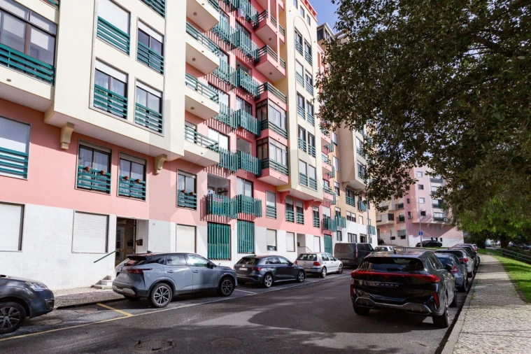 Apartamento T2 para Venda em Massamá e Monte Abraão Foto 34