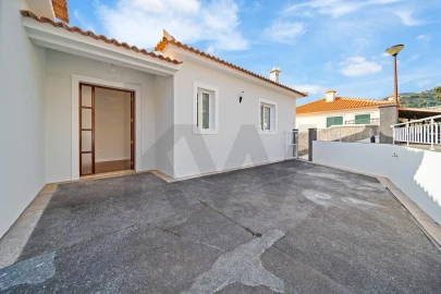 Moradia T3 para Venda em Santa Cruz