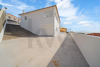 Moradia T3 para Venda em Santa Cruz