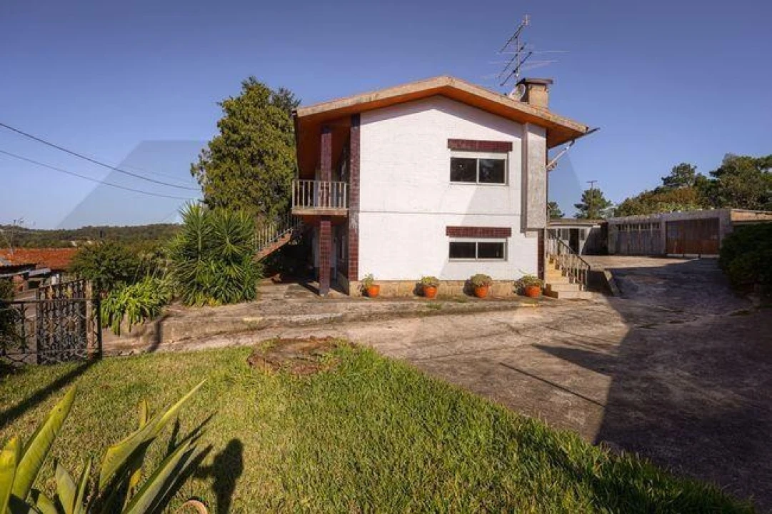 Moradia T6 para Venda em Milheiros de Poiares Foto 3