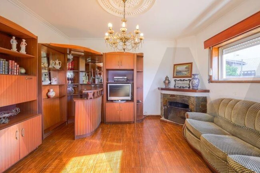 Moradia T6 para Venda em Milheiros de Poiares Foto 26