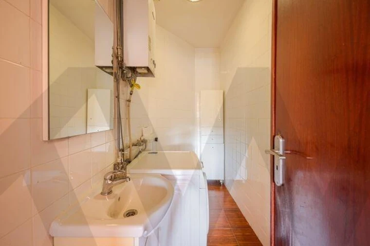 Moradia T6 para Venda em Milheiros de Poiares Foto 38