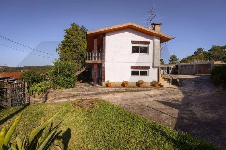 Moradia T6 para Venda em Milheiros de Poiares Foto 3