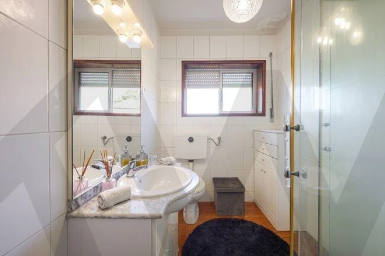 Moradia T6 para Venda em Milheiros de Poiares Foto 24