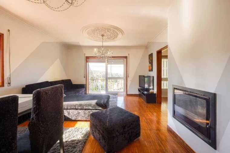 Moradia T6 para Venda em Milheiros de Poiares Foto 8