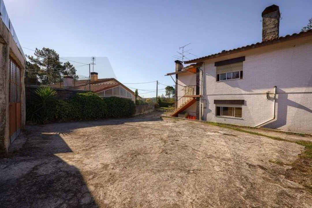 Moradia T6 para Venda em Milheiros de Poiares Foto 4