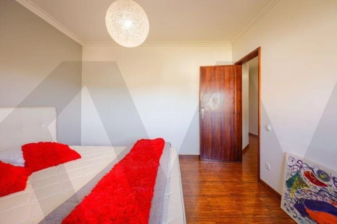 Moradia T6 para Venda em Milheiros de Poiares Foto 18