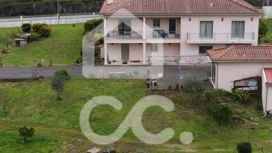 Moradia T3 para Venda em Pousaflores