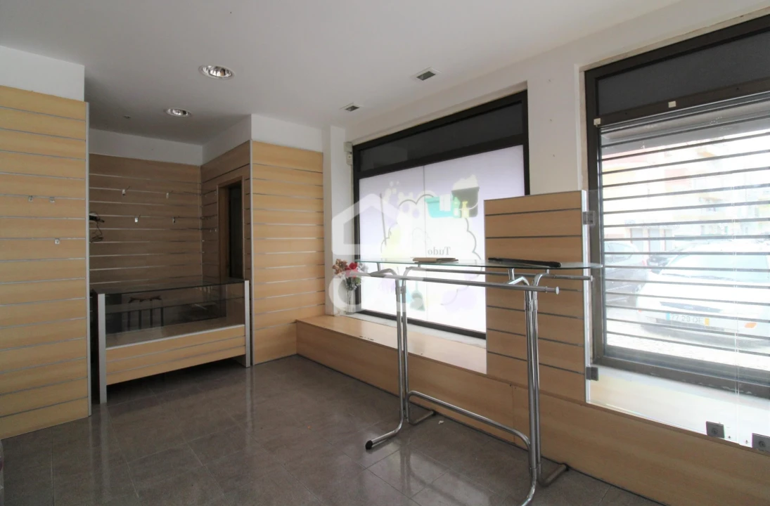 Negócio para Arrendamento em Amora Foto 5