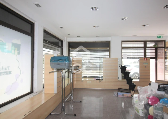 Negócio para Arrendamento em Amora Foto 8