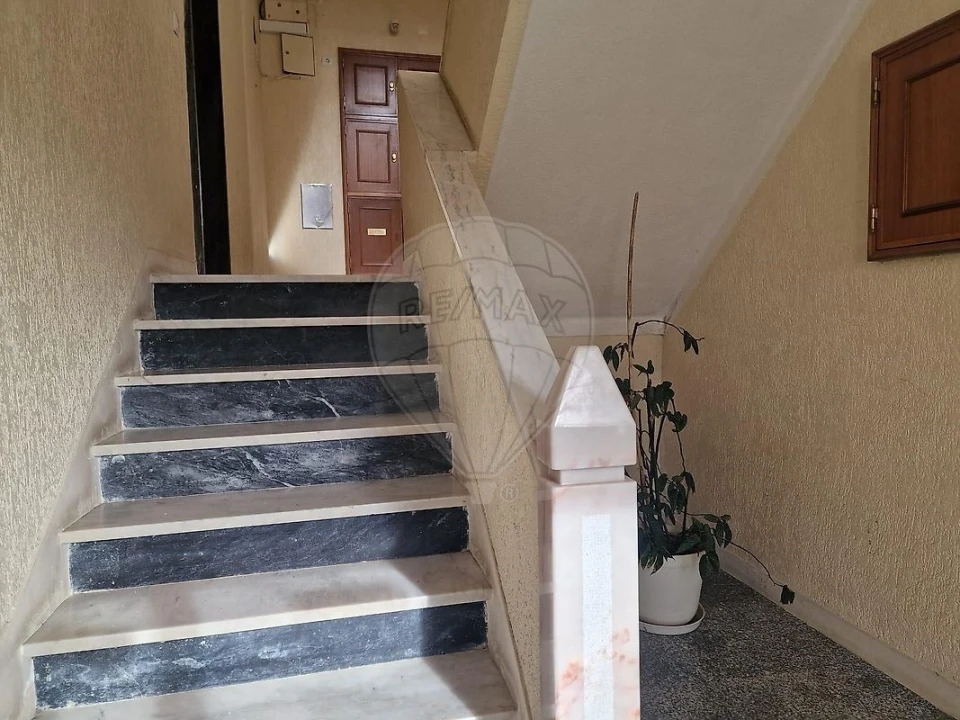 Apartamento T2 para Venda em Ramada e Caneças Foto 15