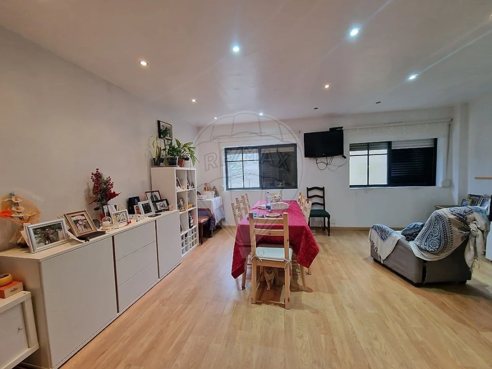 Apartamento T2 para Venda em Ramada e Caneças Foto 1