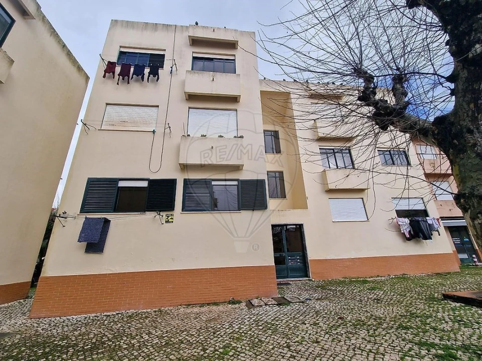 Apartamento T2 para Venda em Ramada e Caneças Foto 2