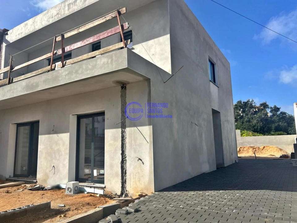 Moradia T3 para Venda em São Silvestre Foto 1