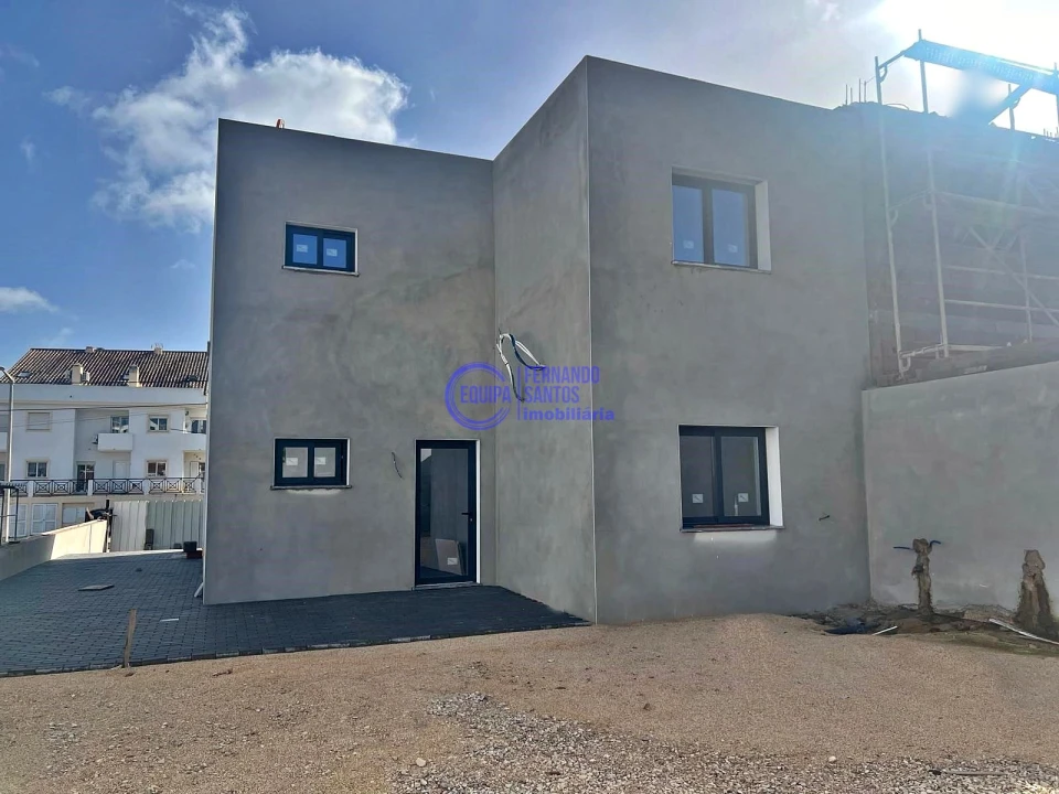 Moradia T3 para Venda em São Silvestre Foto 3