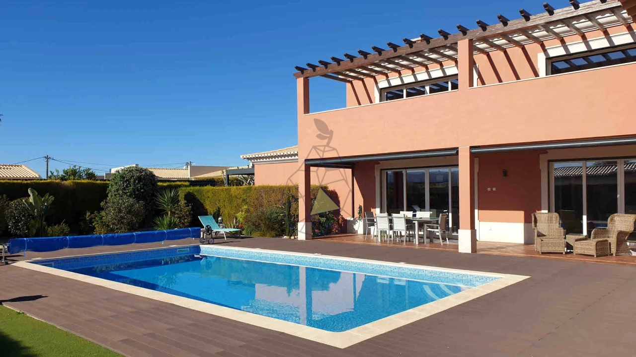 Moradia T4 para Venda em Mexilhoeira Grande Foto 1