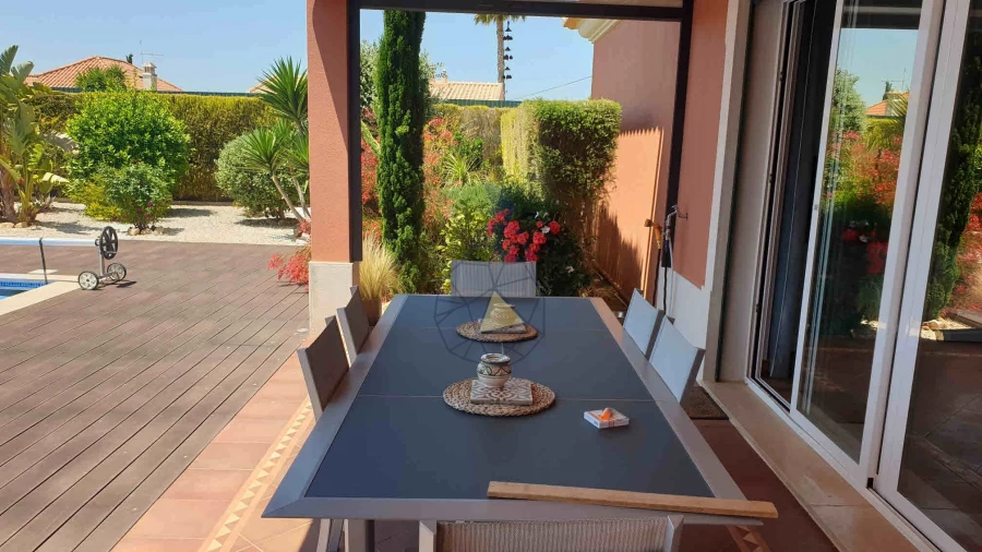 Moradia T4 para Venda em Mexilhoeira Grande Foto 36