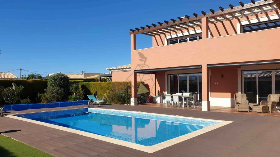 Moradia T4 para Venda em Mexilhoeira Grande Foto 1