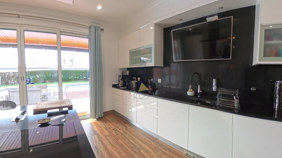 Moradia T4 para Venda em Mexilhoeira Grande Foto 6