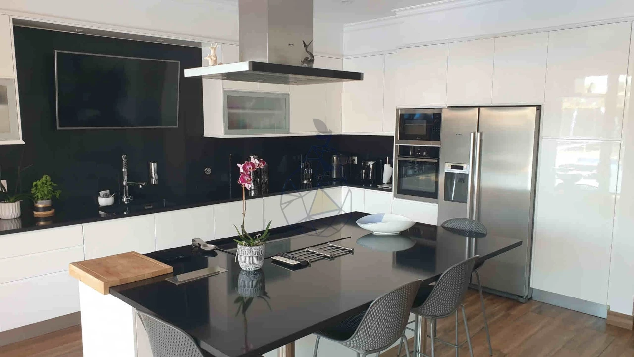 Moradia T4 para Venda em Mexilhoeira Grande Foto 5