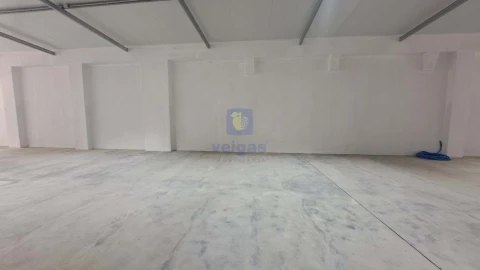 Armazém para Venda em Baixa da Banheira e Vale da Amoreira