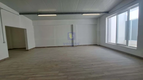 Armazém para Venda em Baixa da Banheira e Vale da Amoreira