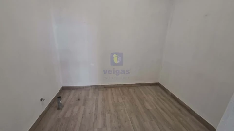 Armazém para Venda em Baixa da Banheira e Vale da Amoreira