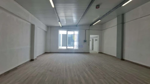 Armazém para Venda em Baixa da Banheira e Vale da Amoreira