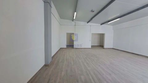 Armazém para Venda em Baixa da Banheira e Vale da Amoreira