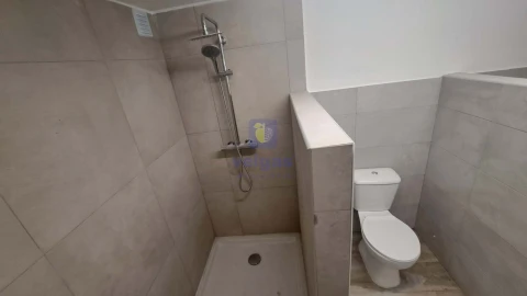 Armazém para Venda em Baixa da Banheira e Vale da Amoreira