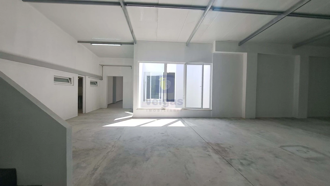 Armazém para Venda em Baixa da Banheira e Vale da Amoreira Foto 3