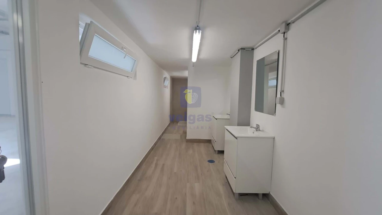 Armazém para Venda em Baixa da Banheira e Vale da Amoreira Foto 13