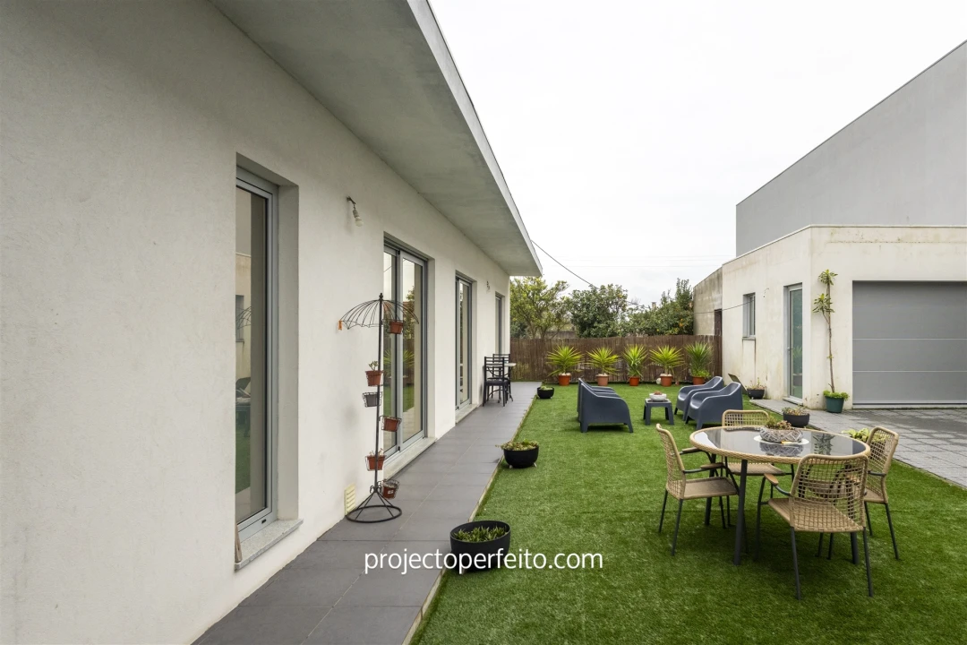 Moradia T4 para Venda em Ovar, São João, Arada e São Vicente de Pereira Jusã Foto 1