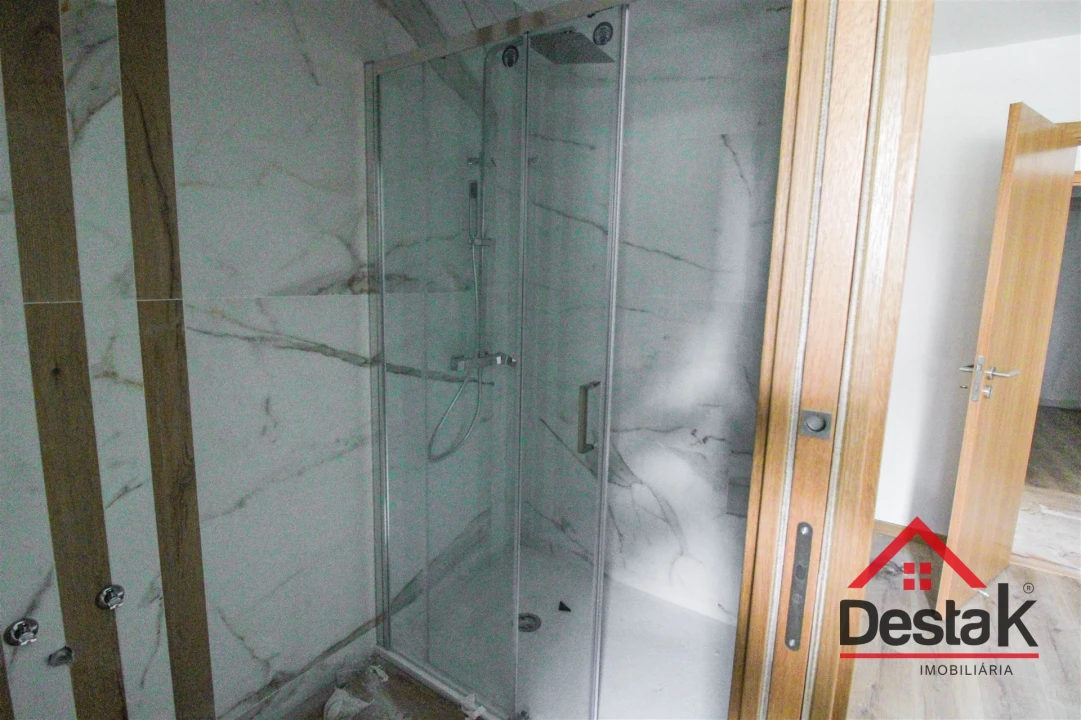 Apartamento T2 para Venda em Cavernães Foto 4