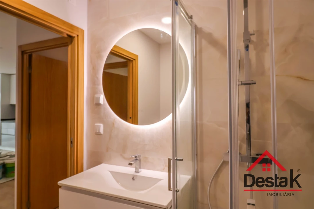 Apartamento T2 para Venda em Cavernães Foto 7