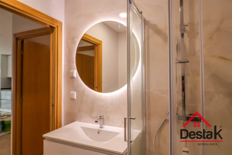 Apartamento T2 para Venda em Cavernães Foto 7