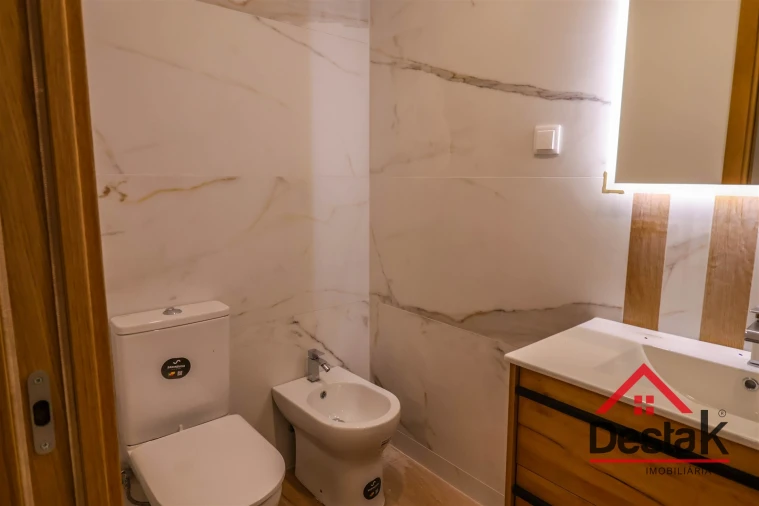 Apartamento T2 para Venda em Cavernães Foto 9